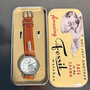 Vintage Fossil Women’s Brown Leather Watch w/Silver Case and White Liquid Dial